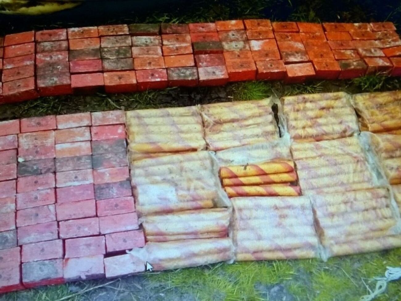 Москаль: Под мостом в Лисичанске нашли&nbsp;<span color="#141823" style="color: #141823;"><span face="helvetica, arial, lucida grande, sans-serif" style="font-family: helvetica, arial, 'lucida grande', sans-serif;"><span lang="ru-RU">124 тротиловые шашки&