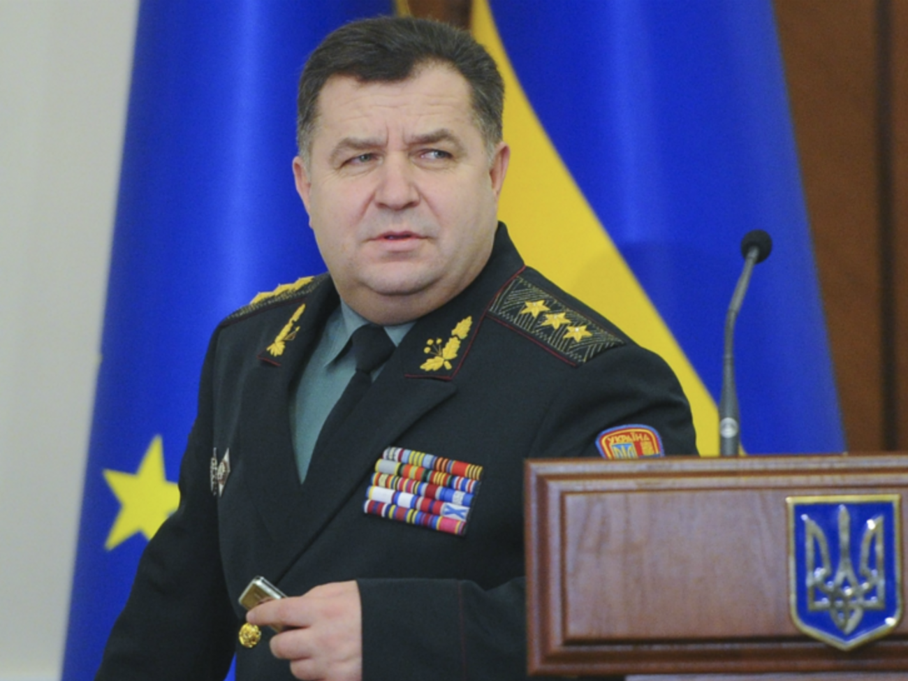 Степан Полторак заявил, что существует около 25 военных объектов, на которых возможны взрывы