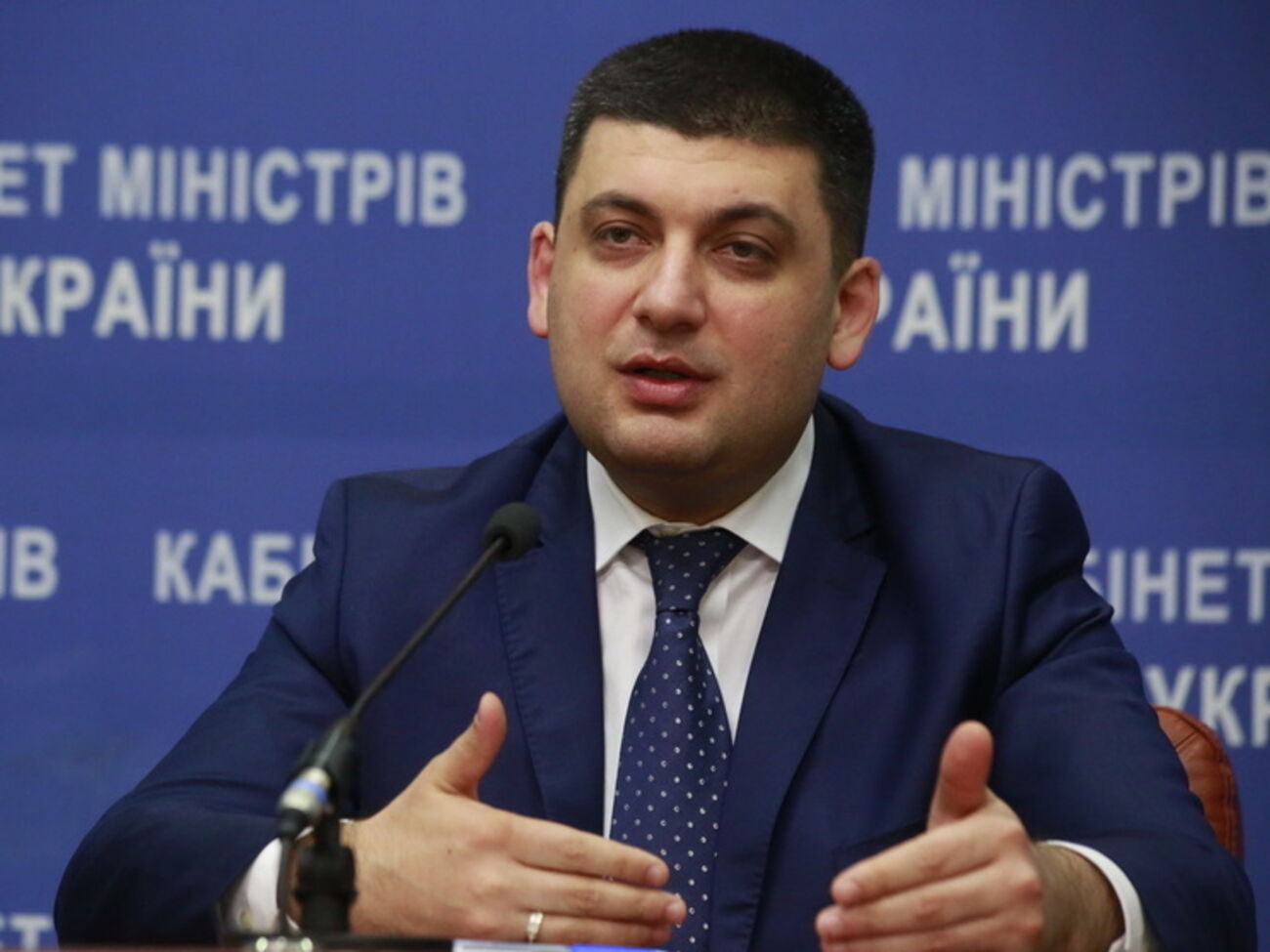 Гройсман недоволен отсутствием депутатов в сессионном зале