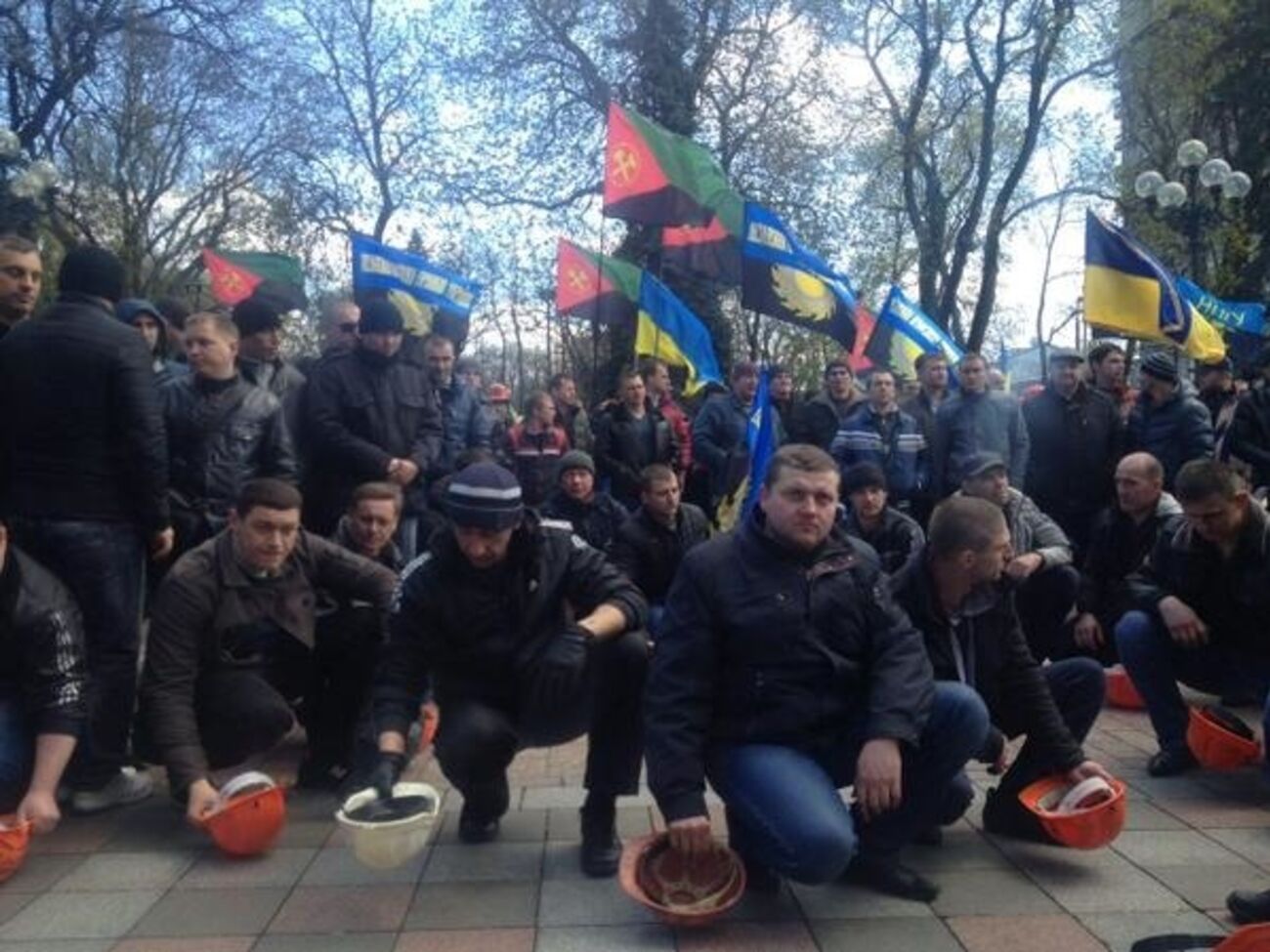 В правительственном квартале в Киеве протестуют несколько тысяч шахтеров. Фоторепортаж