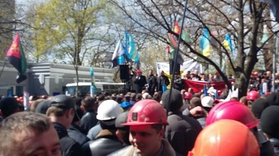 Шахтеры продолжают митинговать в центре Киева