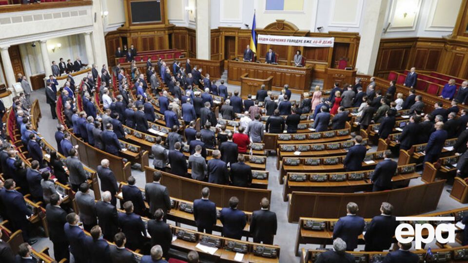 Оппозиционный блок отказался работать в парламенте