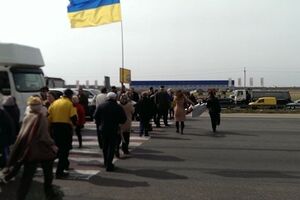 В акции участвуют около 50 человек