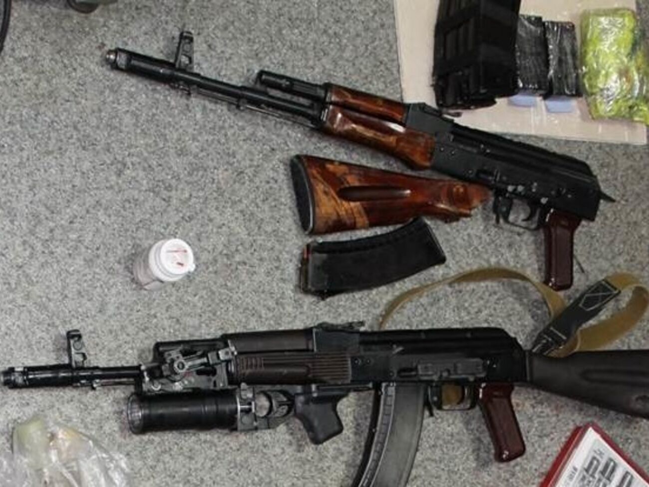 Во время обысков у террористов найдено оружие и взрывчатка