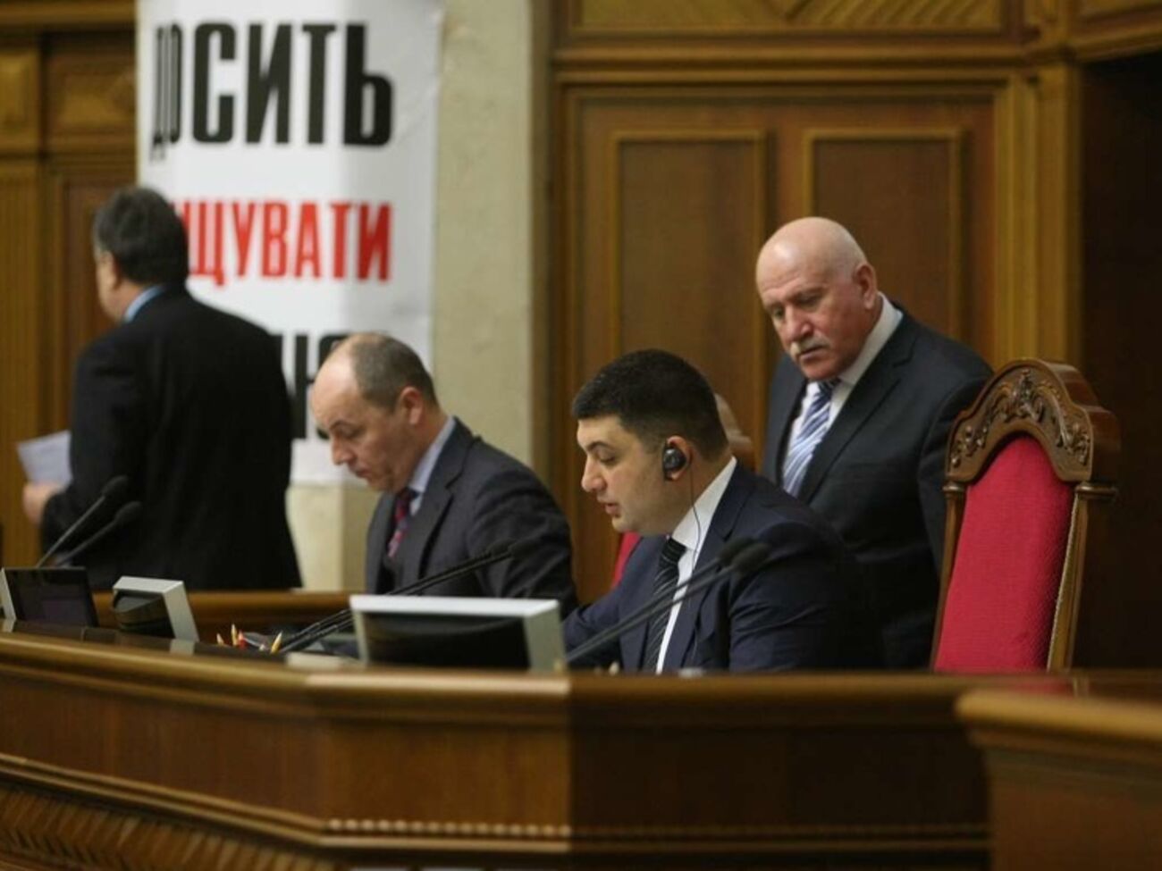 По словам спикера Владимира Гройсмана, Верховная Рада внесла в закон согласованные коалицией правки