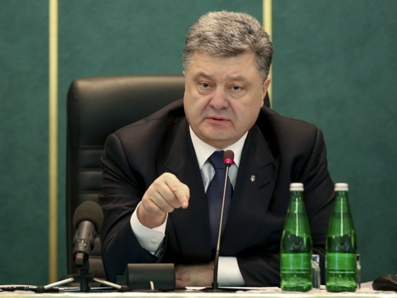 Порошенко ужесточил ответственность за военные преступления