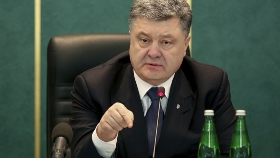 Порошенко ужесточил ответственность за военные преступления