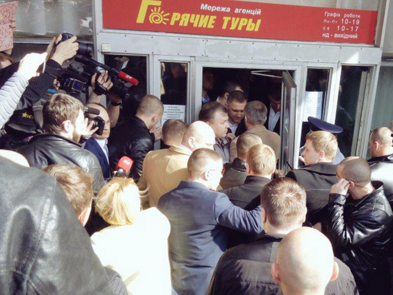 Не все делегаты смогли попасть на съезд