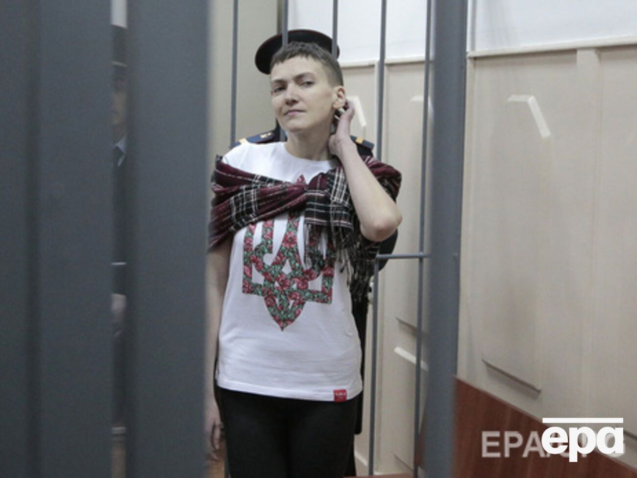 По версии следователей из РФ Савченко сама без документов под видом беженки пересекла границу с Россией