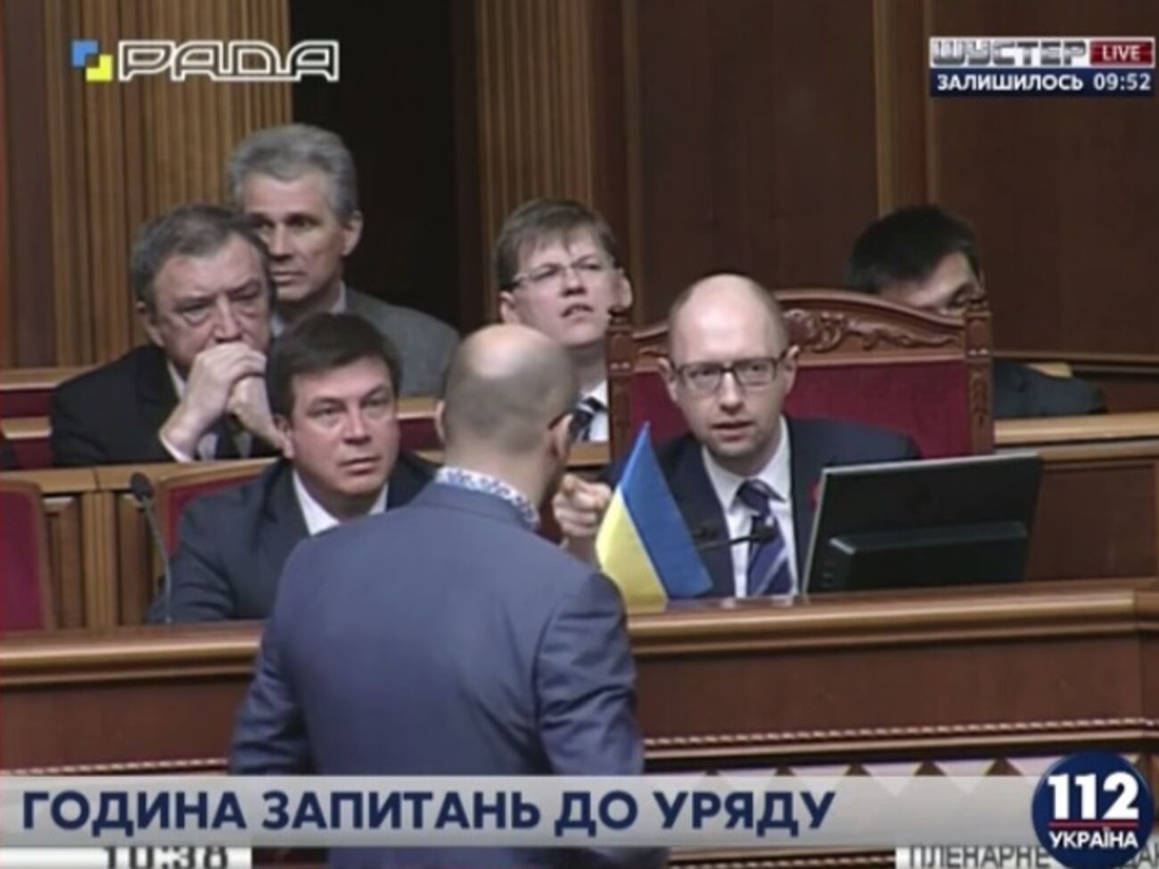 Арсений Яценюк, который занимает кресло премьера с 27 февраля 2014 года, заявил, что не будет уходить в отставку