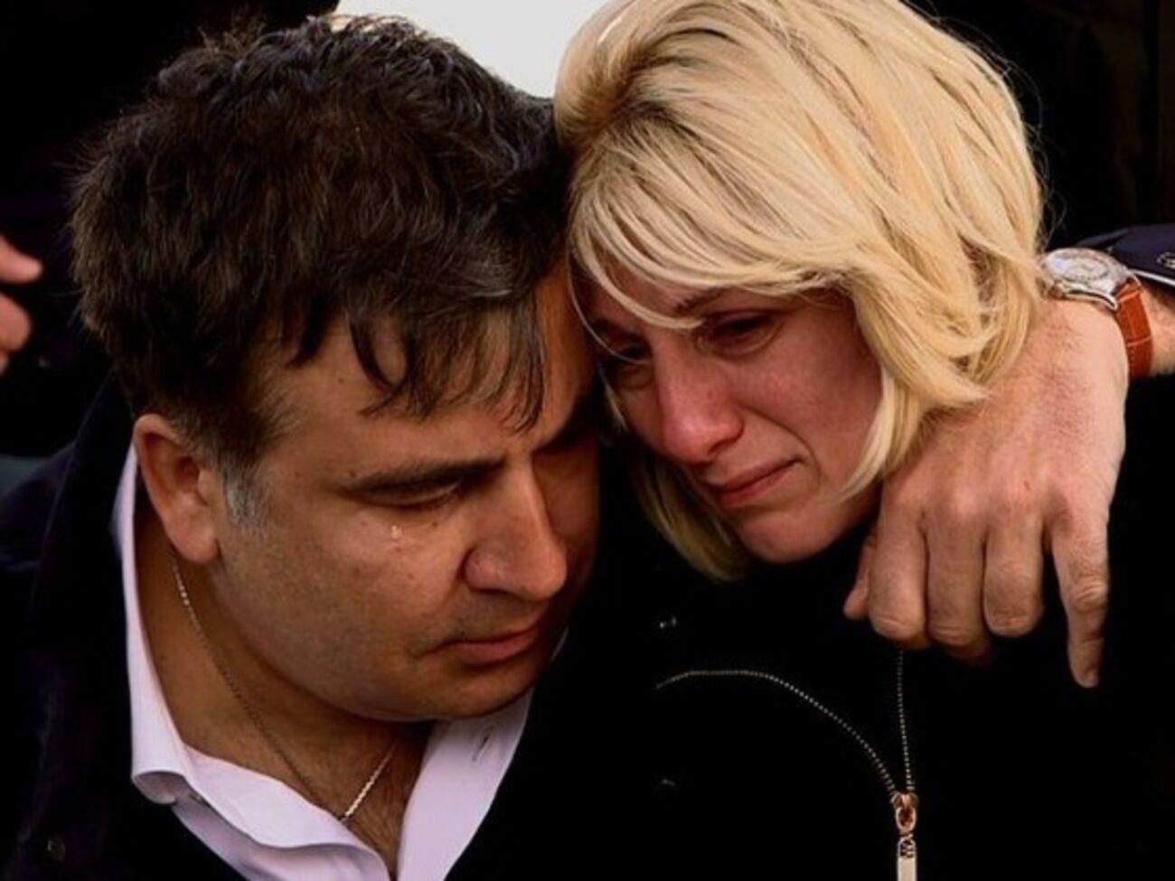 Экс-президент Грузии Михаил Саакашвили с женой убитого в зоне АТО Георгия Джанелидзе