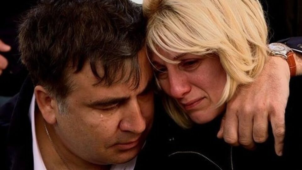 Экс-президент Грузии Михаил Саакашвили с женой убитого в зоне АТО Георгия Джанелидзе