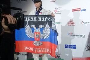 При виде украинской спортсменки с флагом "ДНР" москвичи стали кричать "Новороссия!"