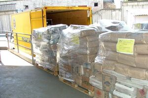 Доставку и распространение первой партии бесплатных украинских газет на Донбасс взяли на себя волонтеры