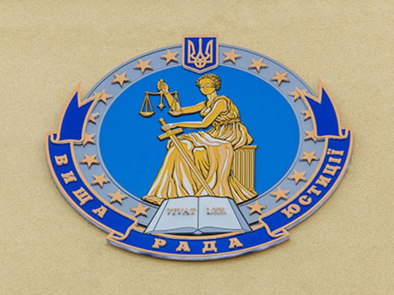 Остальные кандидаты не набрали необходимого количества голосов