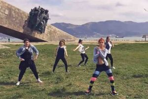 В Новороссийске трех девушек арестовали на 15 суток за танец у мемориала "Малая земля". Видео