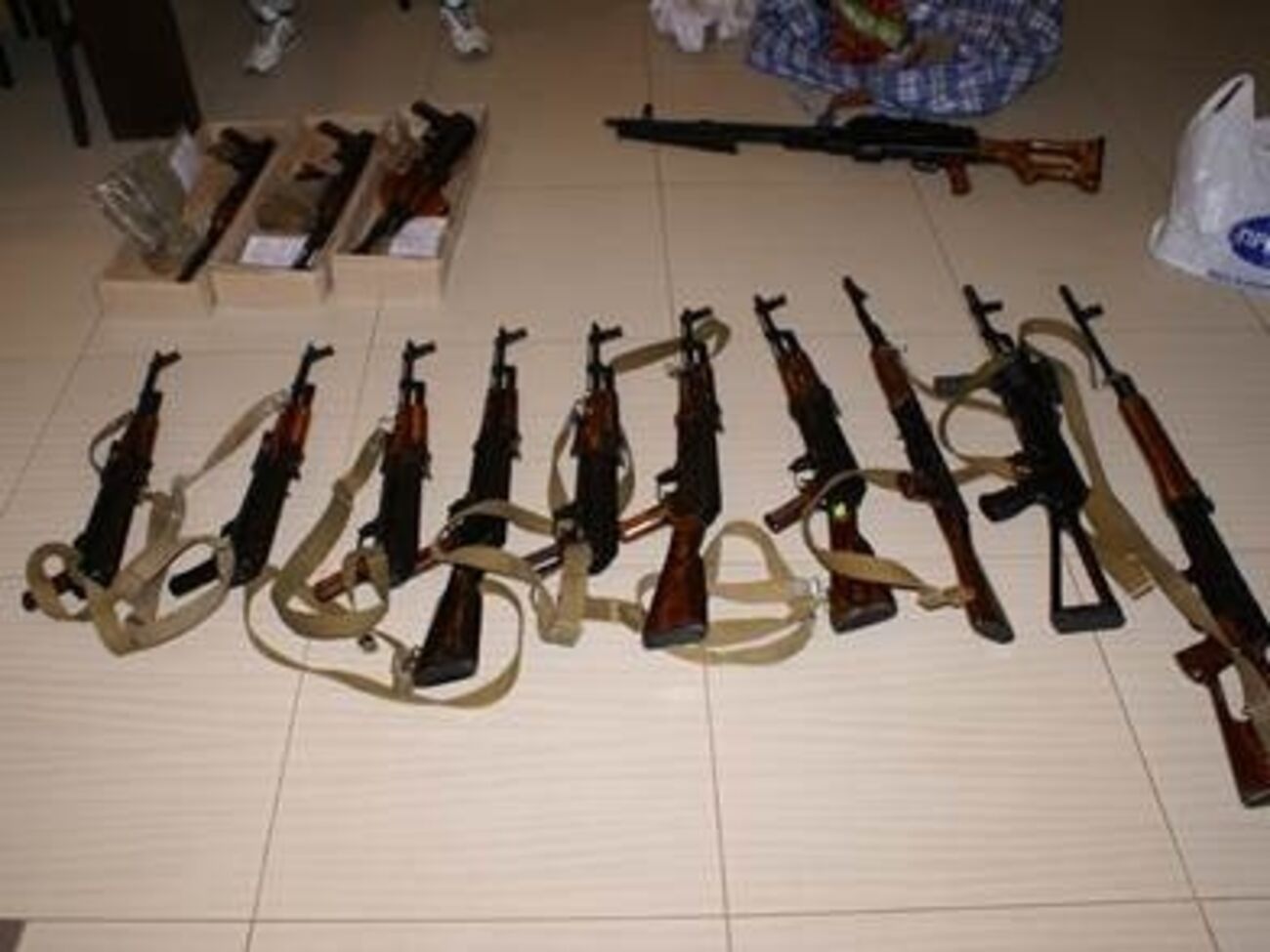 Оружие, изъятое у торговцев из Запорожья