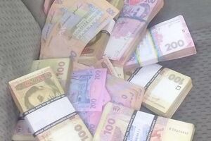 Злоумышленники за сутки "отмывали" по 300 тыс. грн