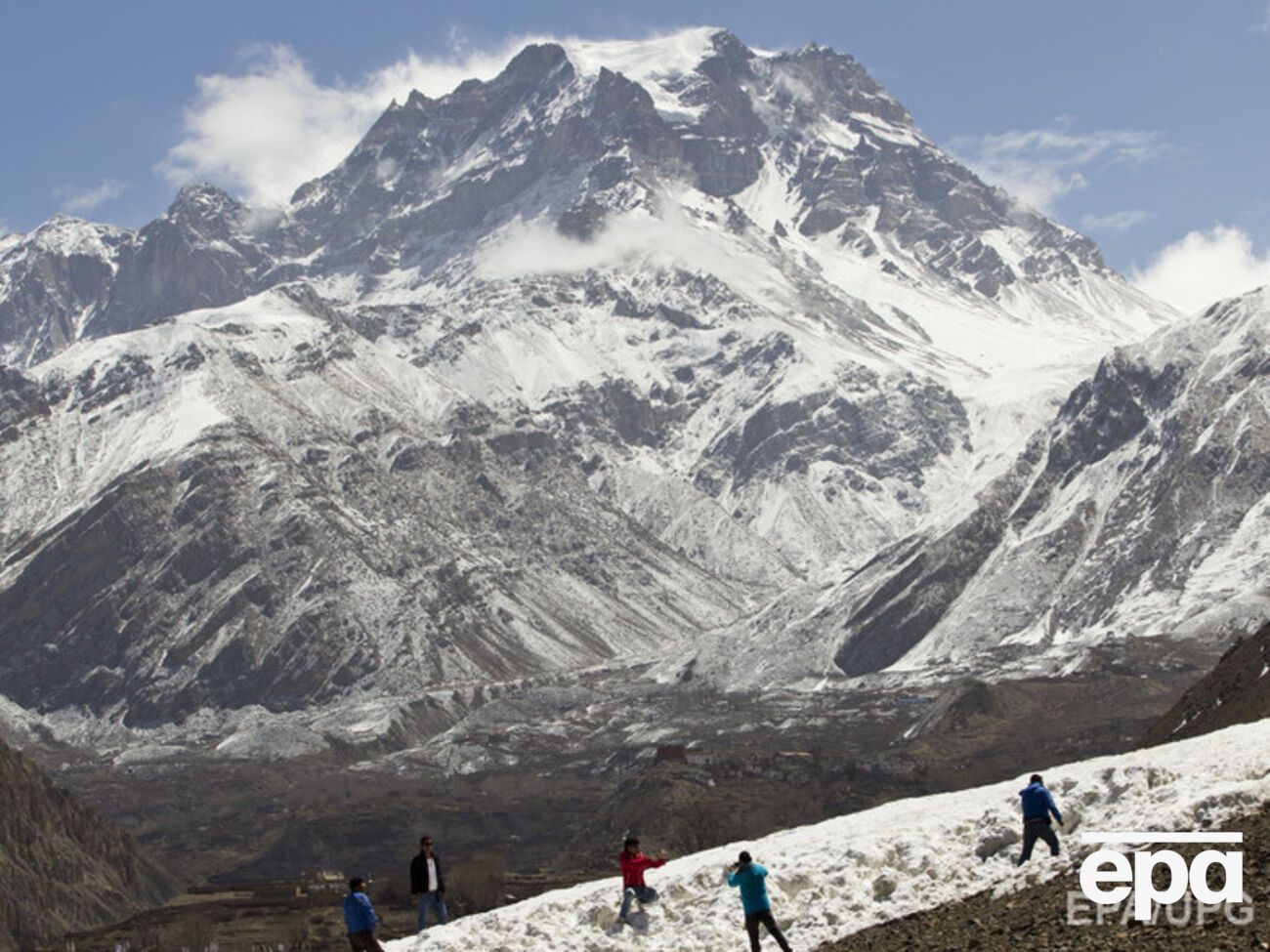 Лавины стали следствием землетрясения