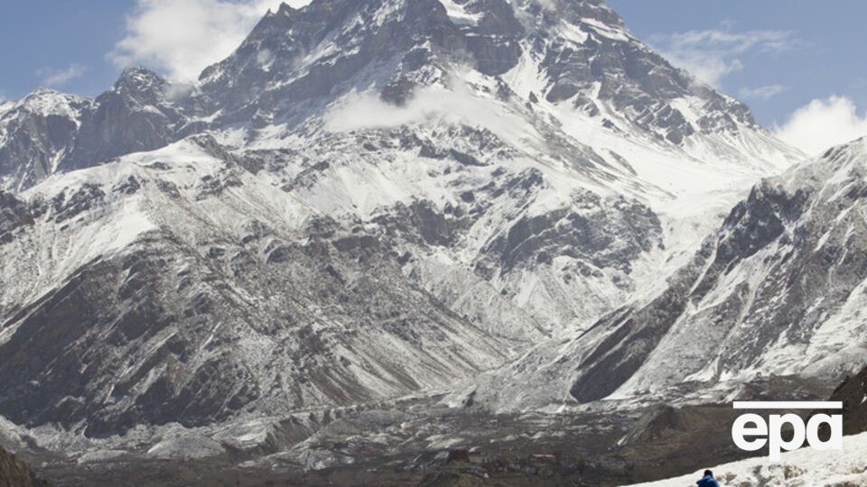 Лавины стали следствием землетрясения