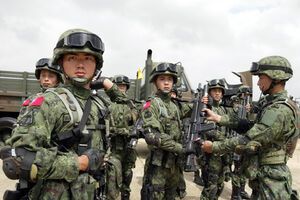 СМИ: Китайские солдаты высадились на военном аэродроме в Подмосковье