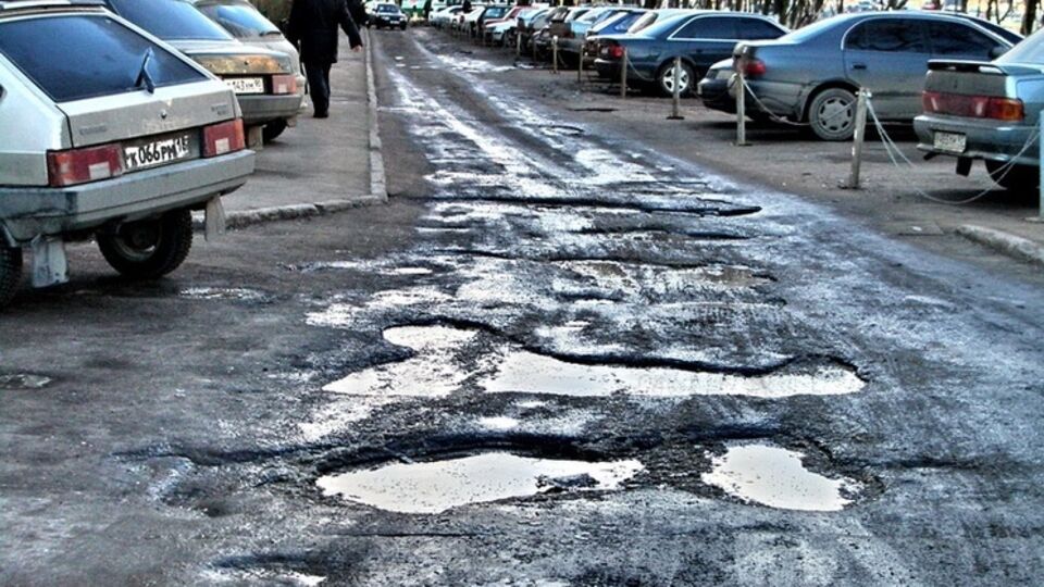 В Киеве потратят около 300 млн грн на ремонт межквартальных и дворовых проездов