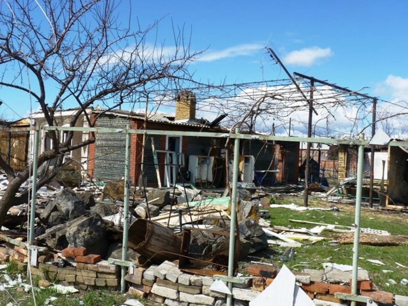 Пресс-центр АТО: Террористы не перестают вести обстрелы украинских городов и сел на линии разграничения