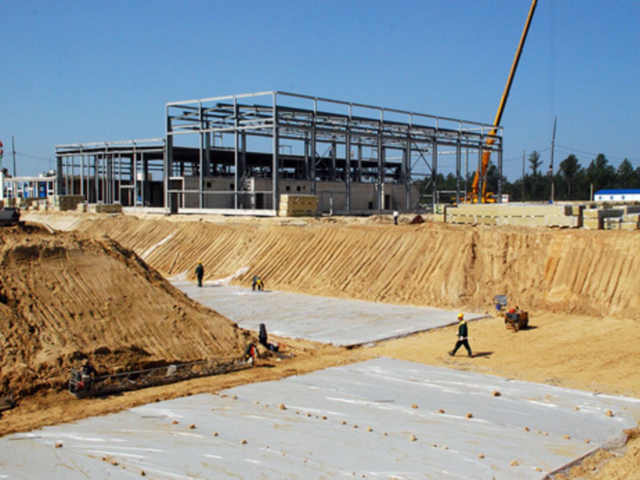 По данным самих строителей,&nbsp;214 из 300 сотрудников не получали деньги с января