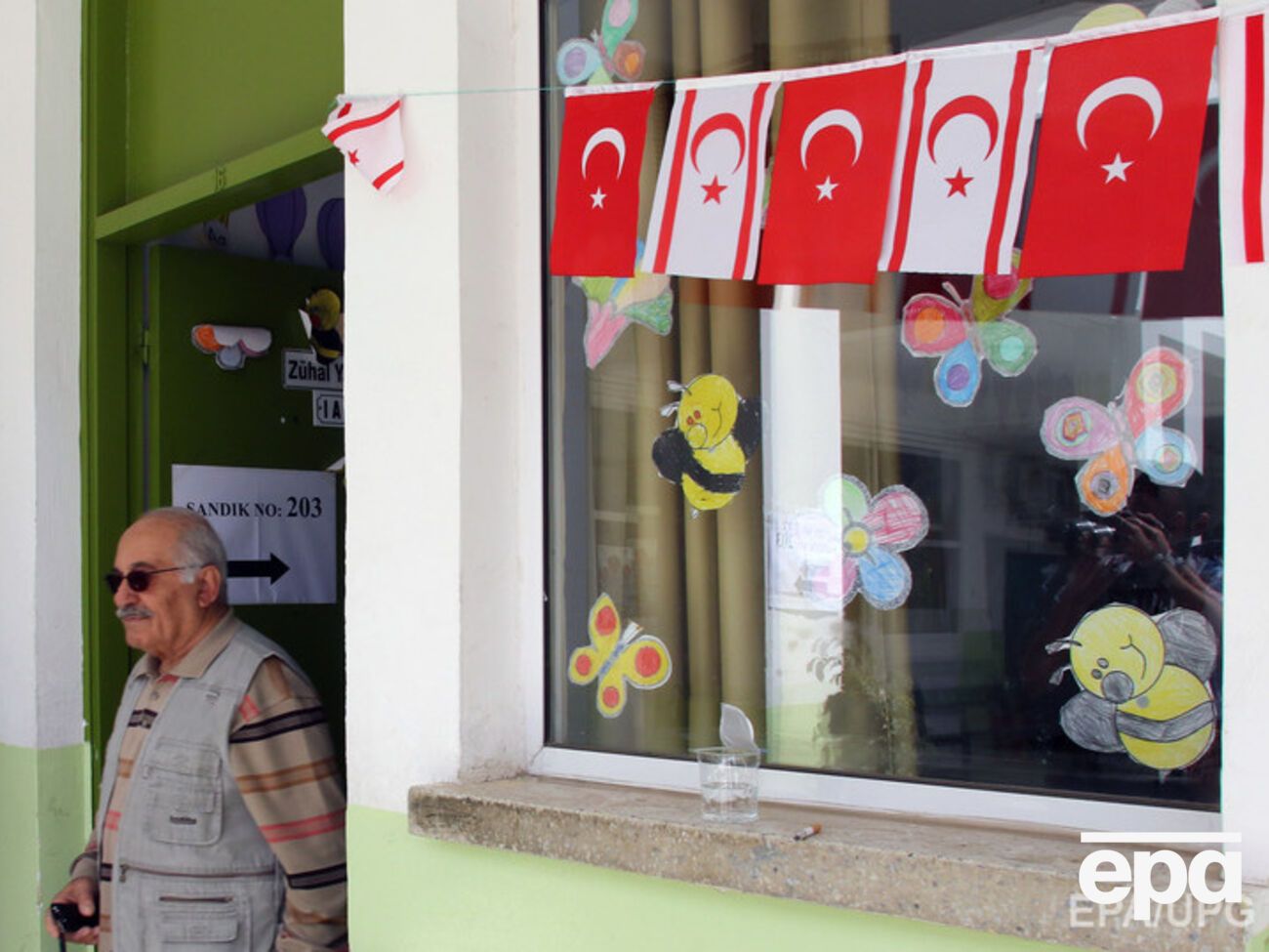 В ходе первого тура, состоявшегося 19 апреля, никто из кандидатов не смог набрать более 50% голосов