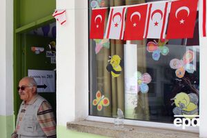 В ходе первого тура, состоявшегося 19 апреля, никто из кандидатов не смог набрать более 50% голосов