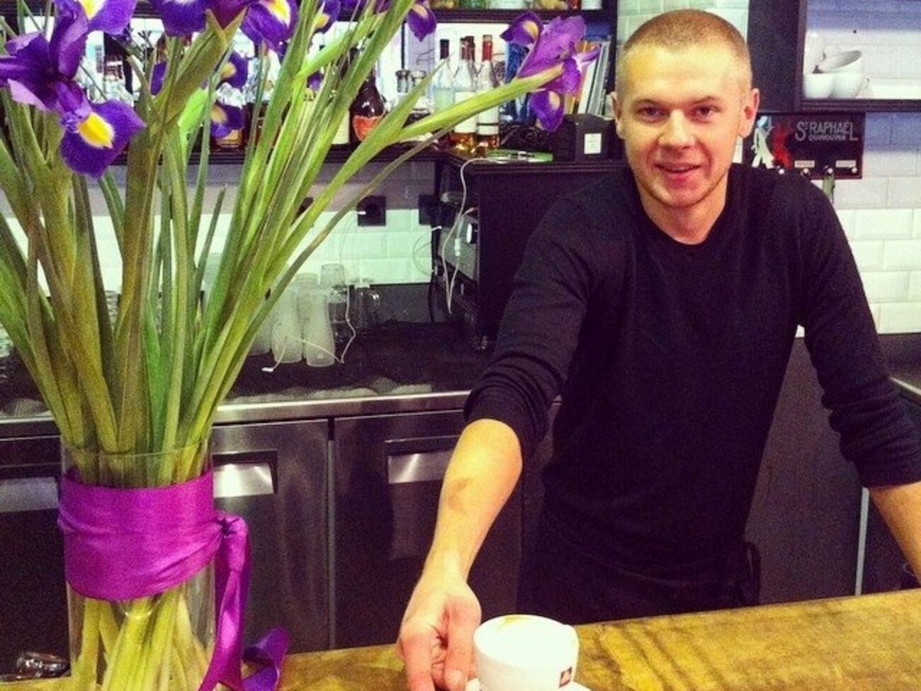 Александр Ищенко работал барменом в кафе