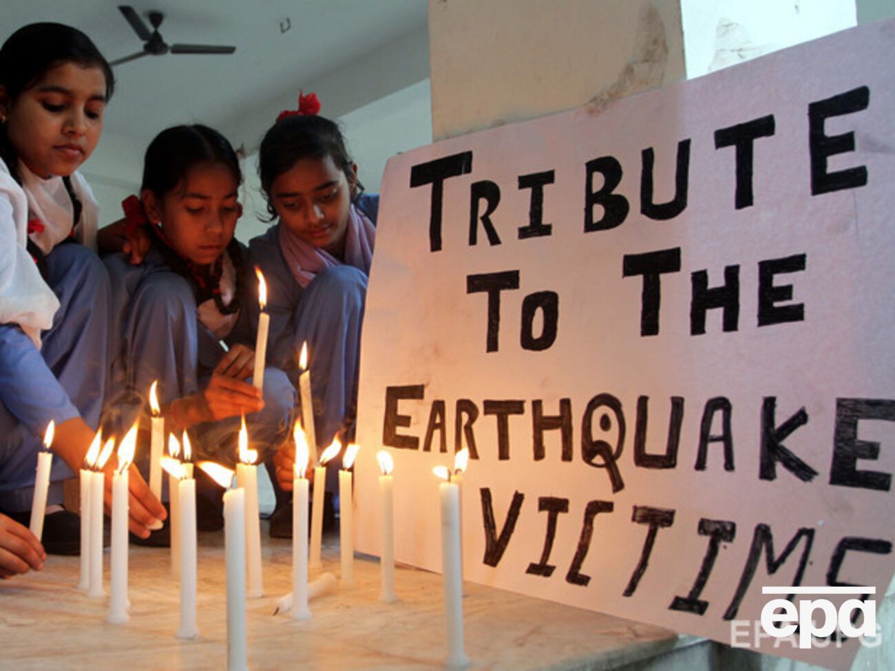 Число жертв землетрясения продолжает расти