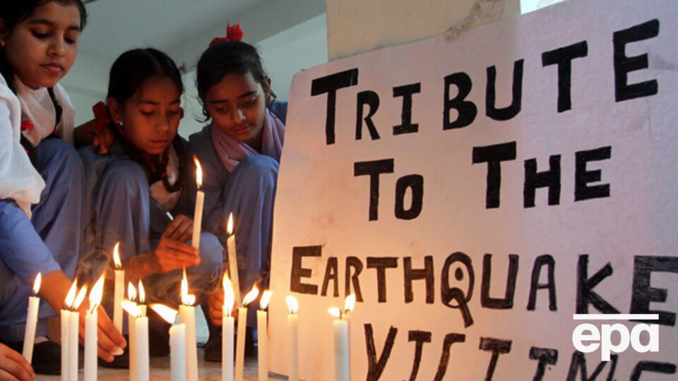 Число жертв землетрясения продолжает расти