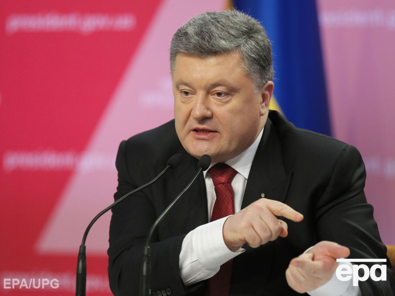 Петр Порошенко заявил, что санкции против РФ должны быть продлены до выполнения Минских соглашений