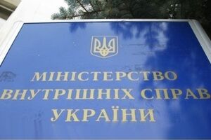 МВД: Белый "Мерседес" пытался наехать на милицию возле Администрации Президента