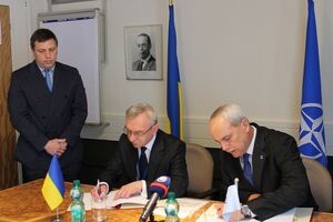 Соглашение подписали Игорь Долгов и Майк Лайден