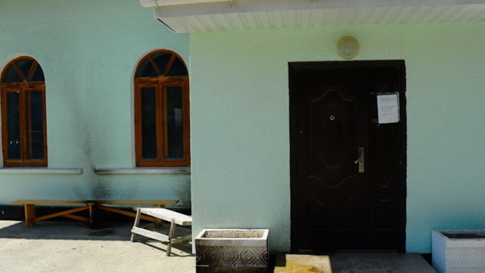 Здание мечети пострадало незначительно