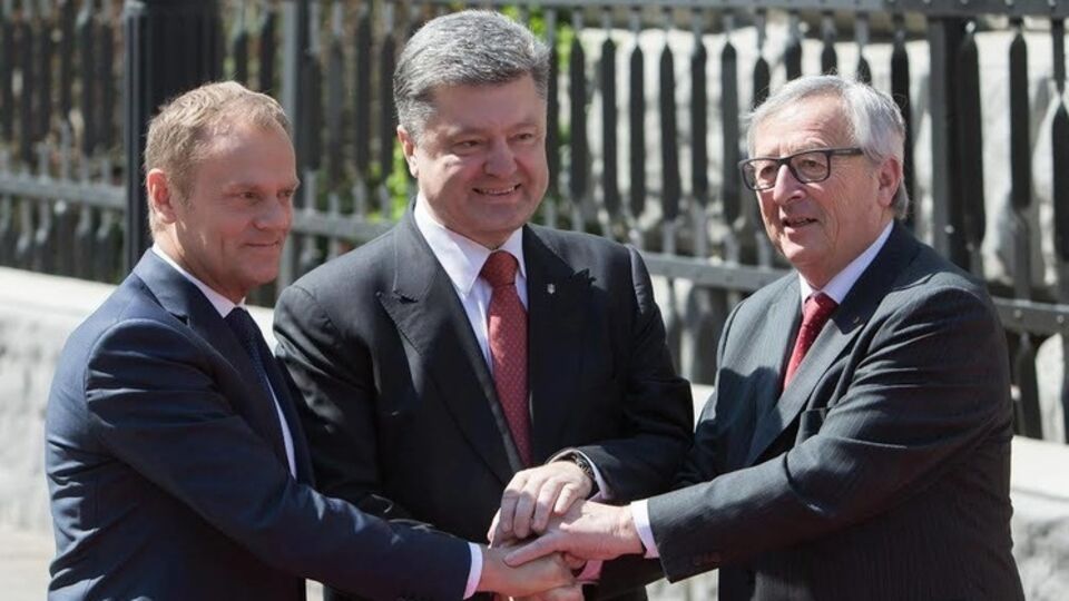 Президент Украины Петр Порошенко с главой Европейского совета Дональдом Туском и президентом Еврокомиссии Жаном-Клодом Юнкером на саммите Украина — ЕС в Киеве