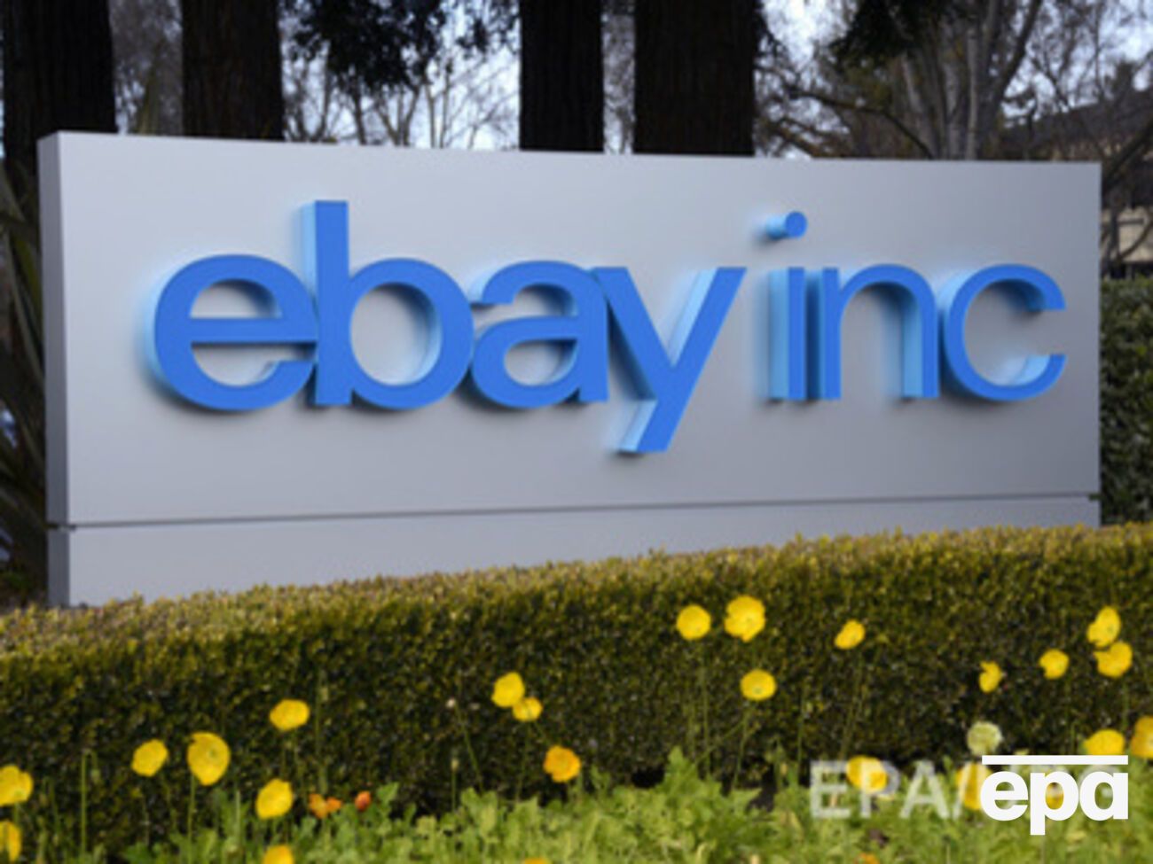 СМИ: В Госдуме РФ считают, что продажа в онлайн-магазинах зарубежных компаний должна облагаться налогами