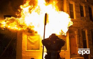 Стихийные акции протеста проходят в связи с гибелью после задержания полицией афроамериканца Фредди Грея