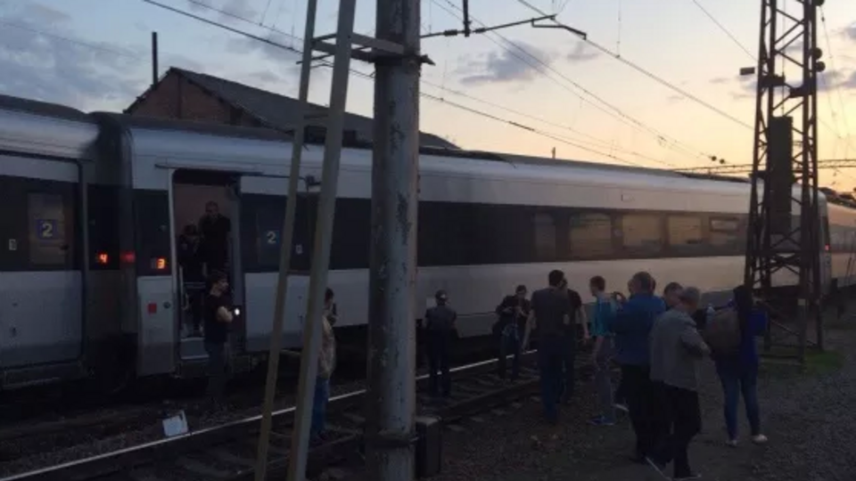 На место происшествия выехало руководство железной дороги