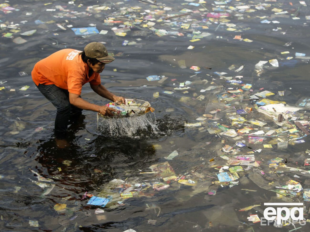 Европейцы используют до 99 млрд полиэтиленовых пакетов в год