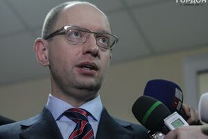 Арсений Яценюк дал поручение Министерству внутренних дел отремонтировать самолет и вертолет для нужд ГСЧС