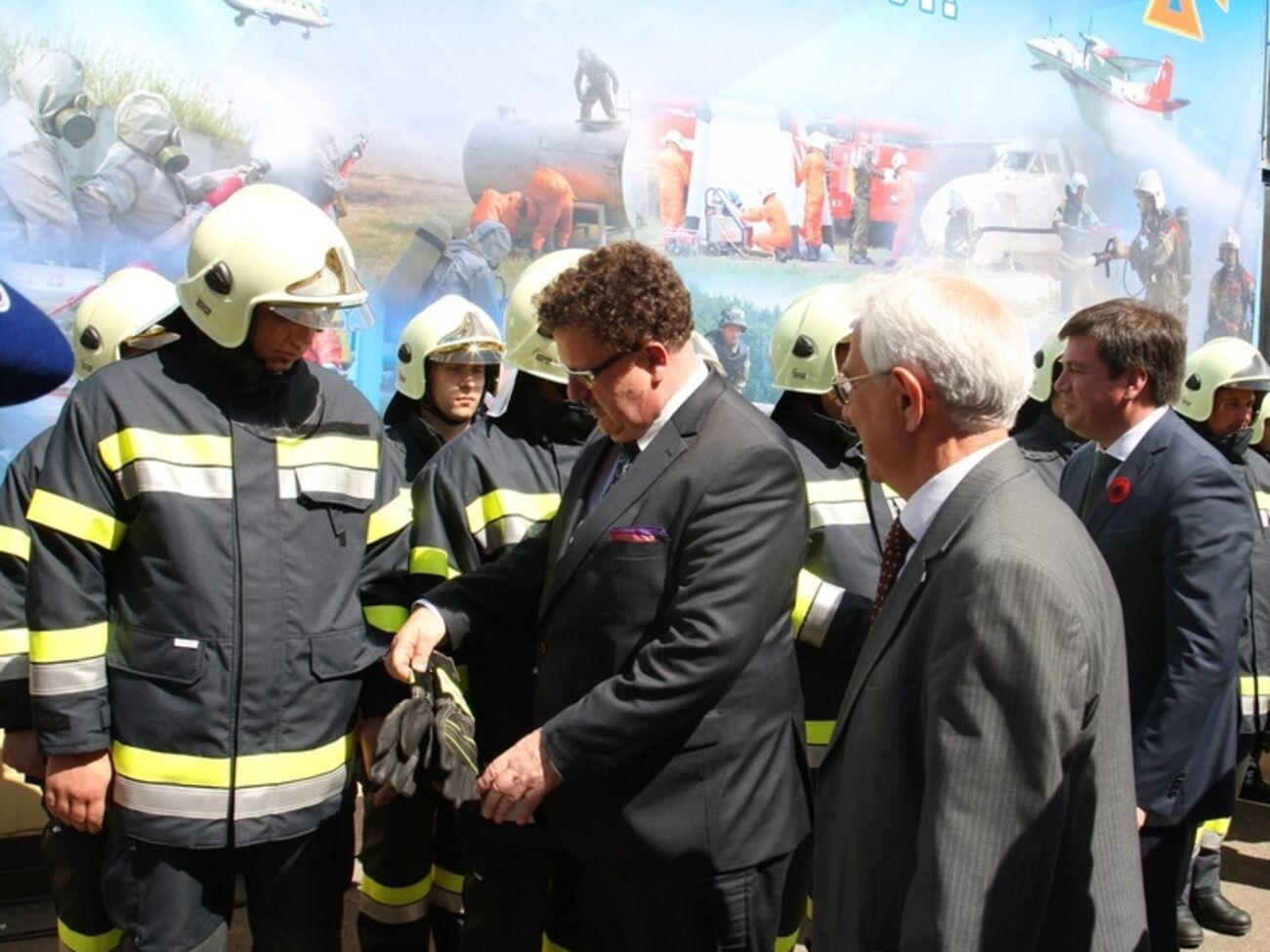 Украинские спасатели получили спецснаряжение