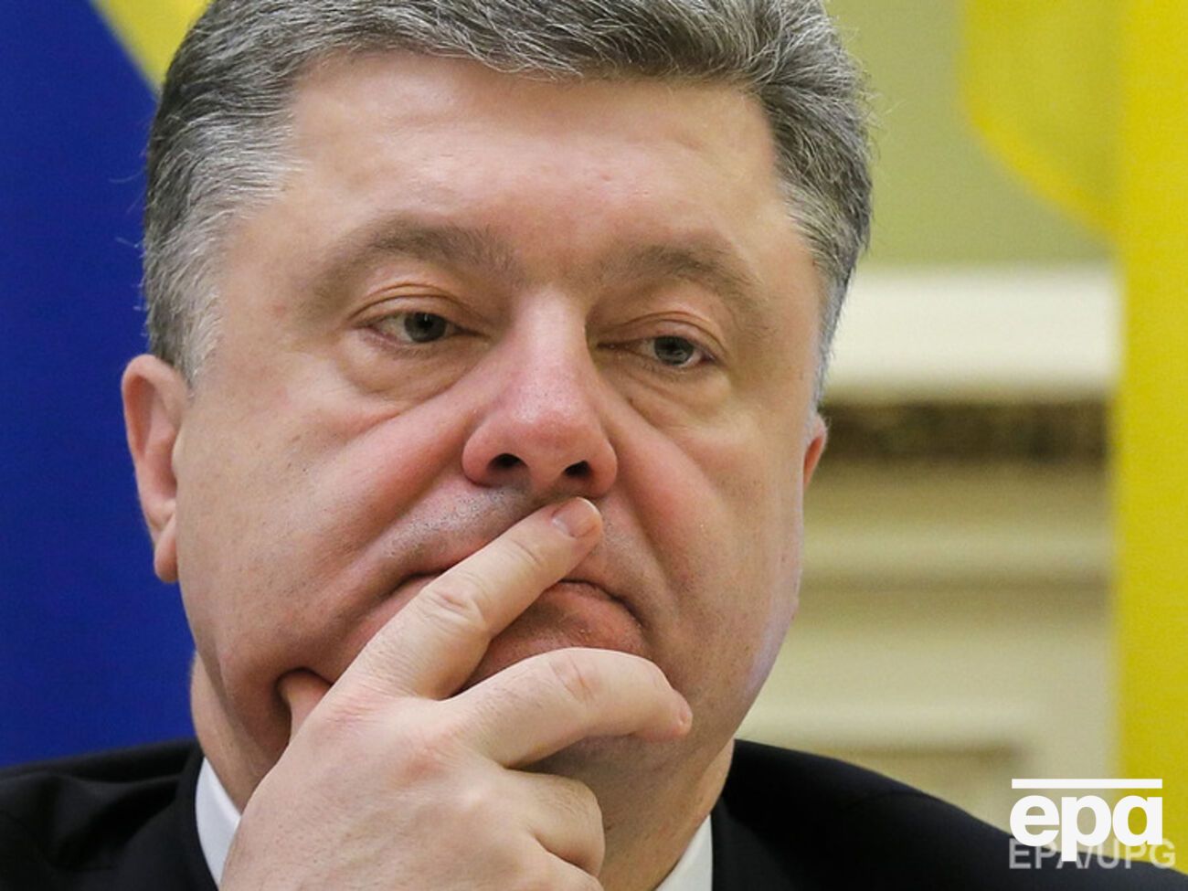 "Порошенко плохо разбирается в военных делах, поэтому передоверил судьбу страны "паркетным генералам". А это готовый рецепт страшного поражения"