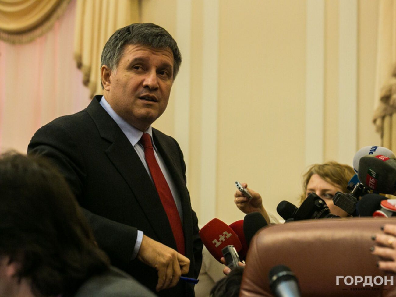 Арсен Аваков сообщил, что в районе пожара усилены патрули, а Национальная гвардия и подразделения МВД подняты по тревоге