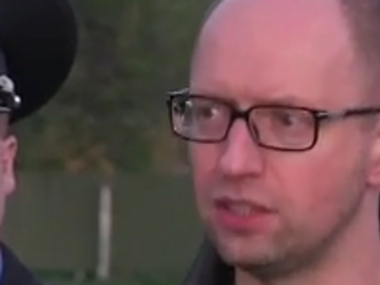 Яценюк: У нас катастрофическая нехватка техники