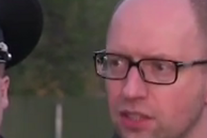 Яценюк: У нас катастрофическая нехватка техники