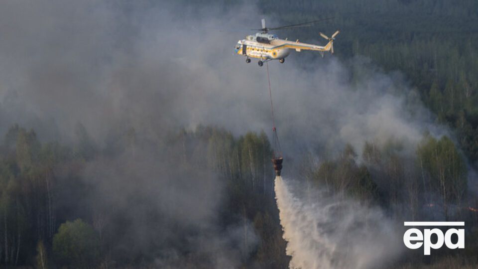 Пожар ликвидировать пока не удалось