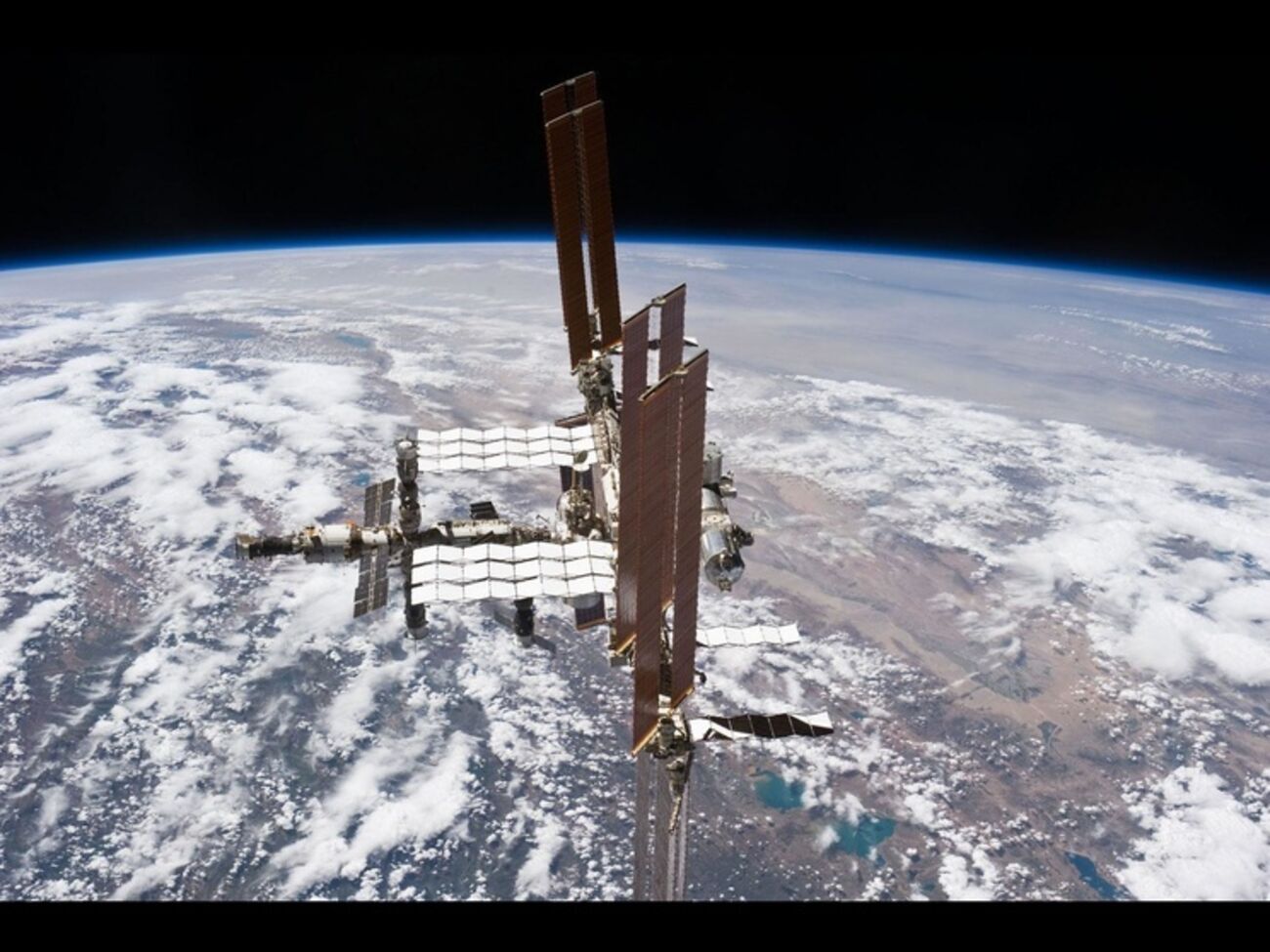 Роскосмос: Знамя Победы уже на МКС